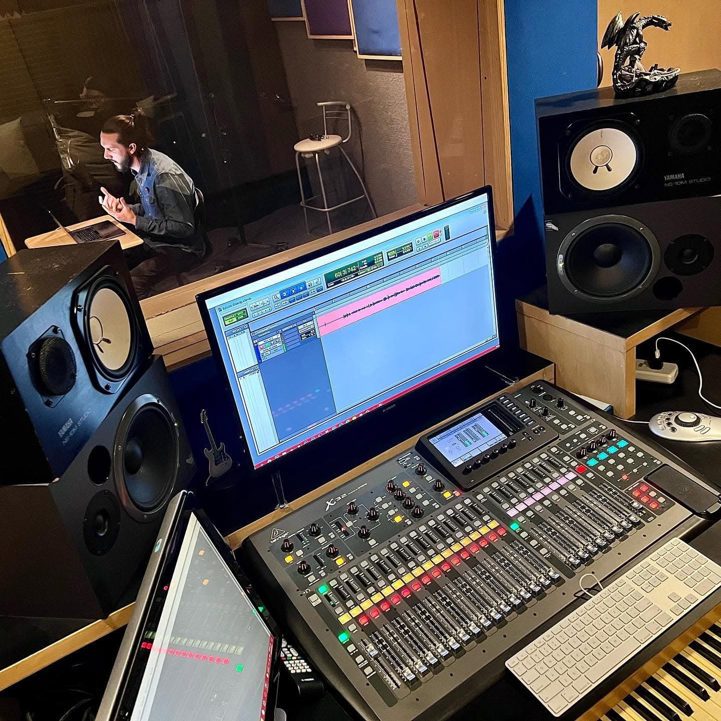 Espacio de producción de podcast y contenido de Arión Producciones