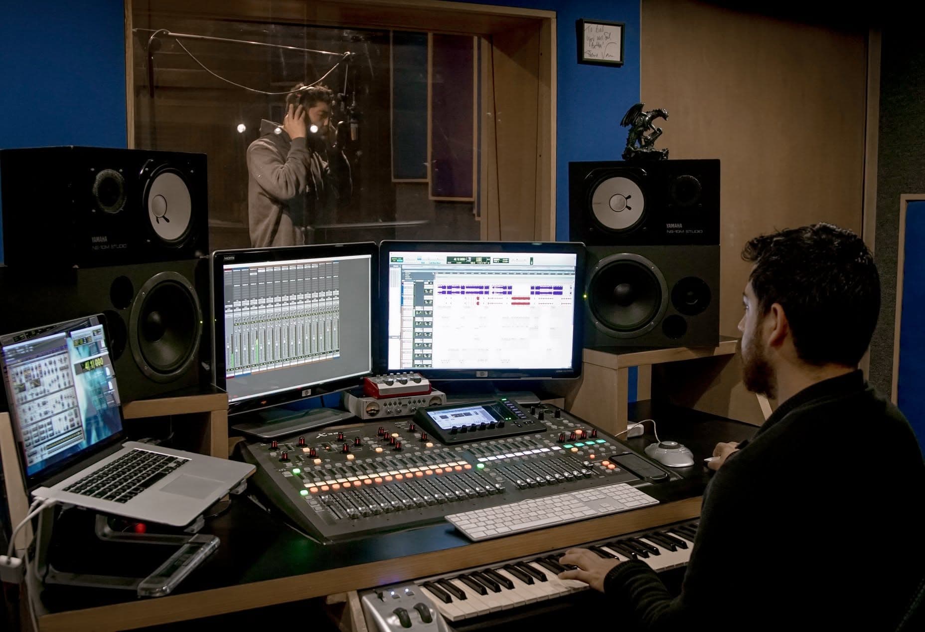 Espacio de producción de podcast y contenido de Arión Producciones